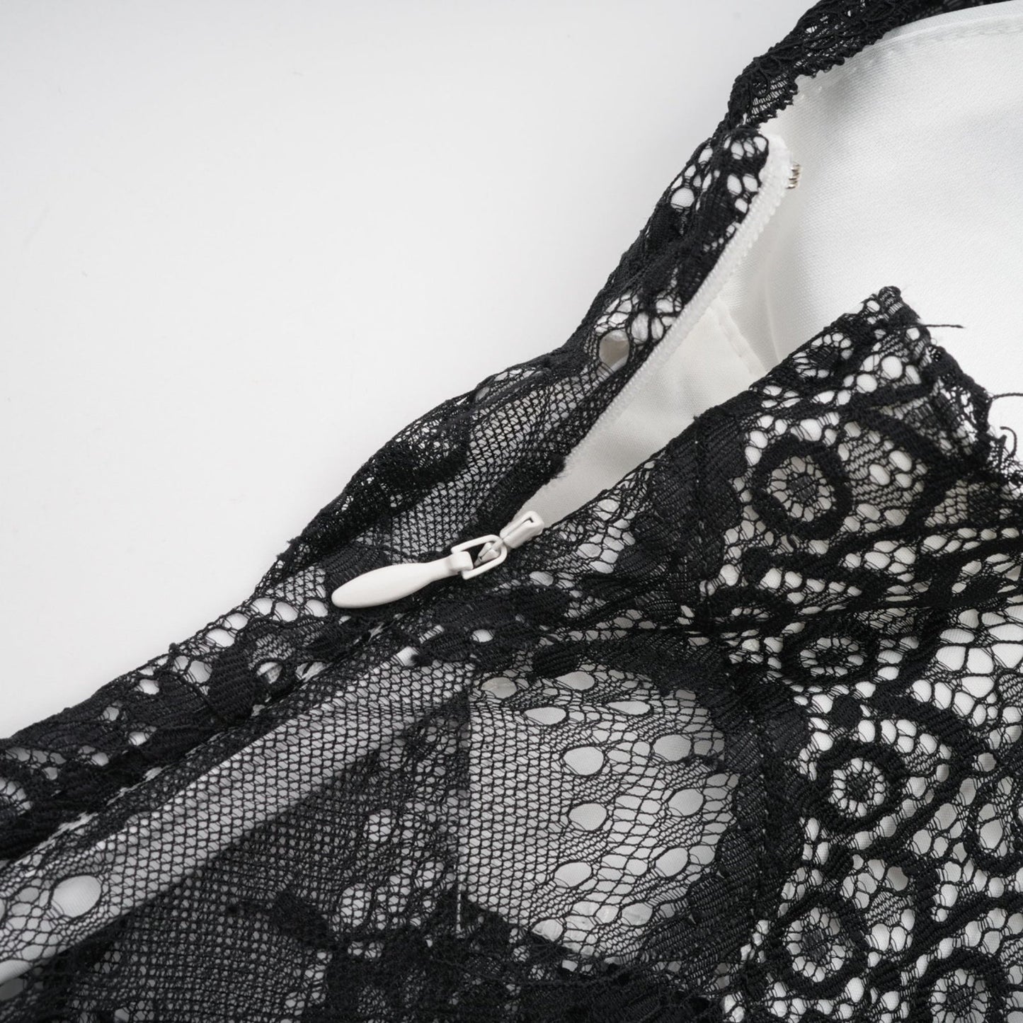 Éléonore contrastcolor lacedetail maxi dress