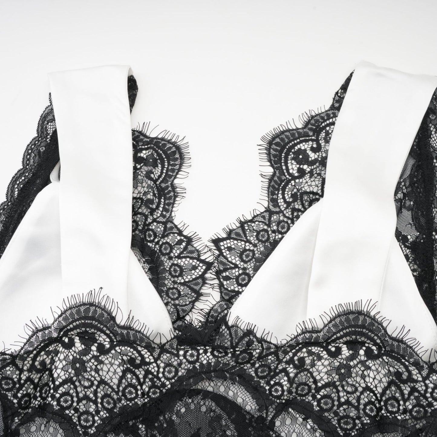 Éléonore contrastcolor lacedetail maxi dress