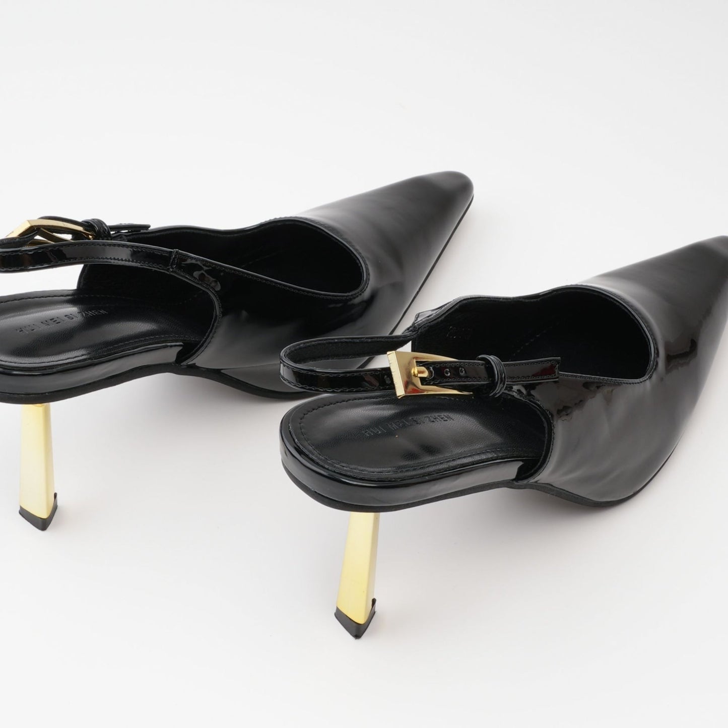 Éva black pointtoe pumps