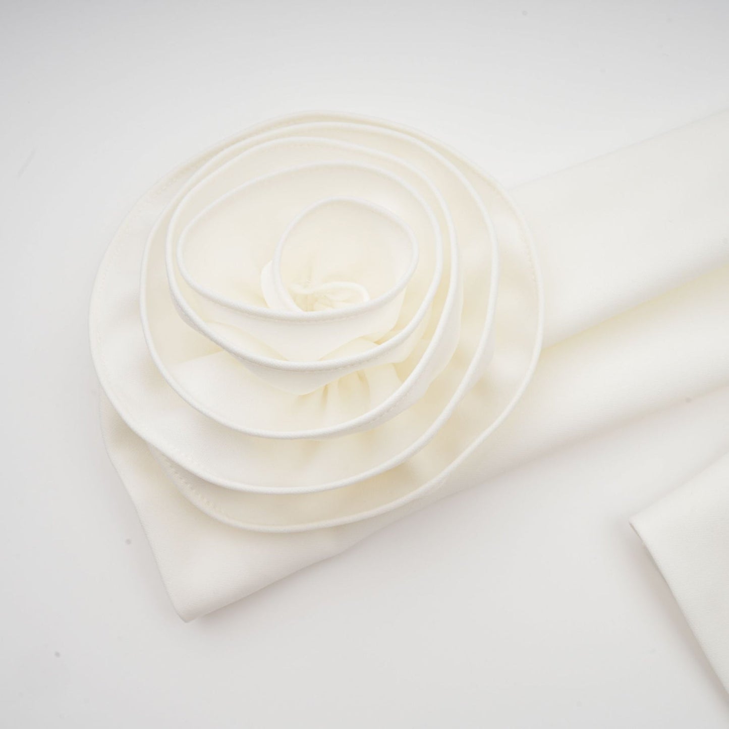 Hilaire white 3dpetal top skirt matching set
