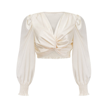 Short white top with twist pattern and artificial flowers called Nouria