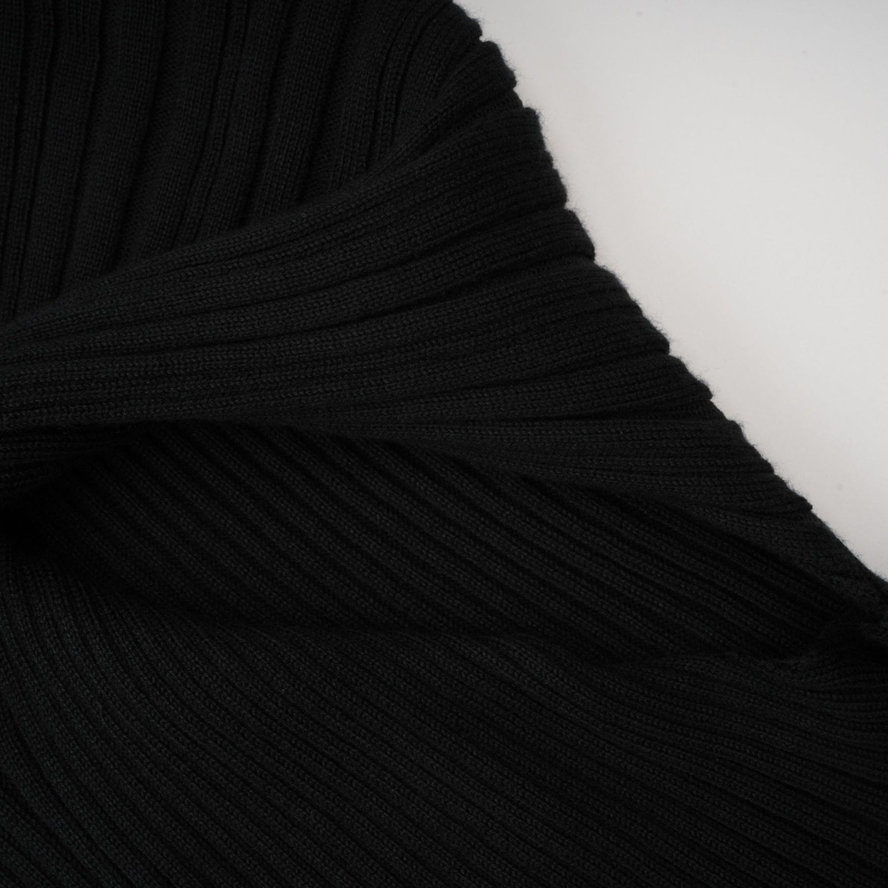 Émilie twistdetail highneck top