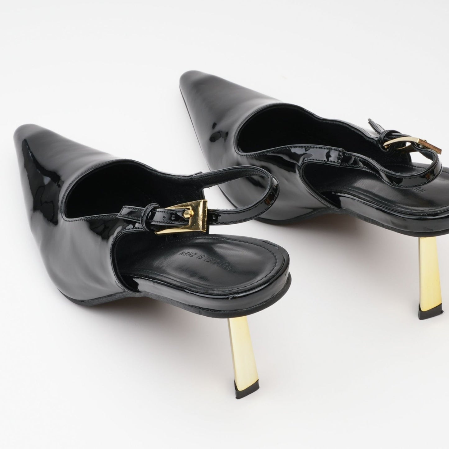 Éva black pointtoe pumps