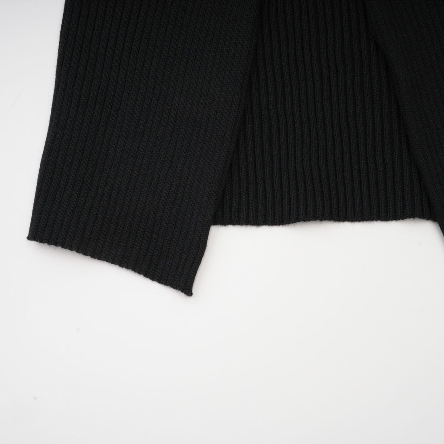 Émilie twistdetail highneck top