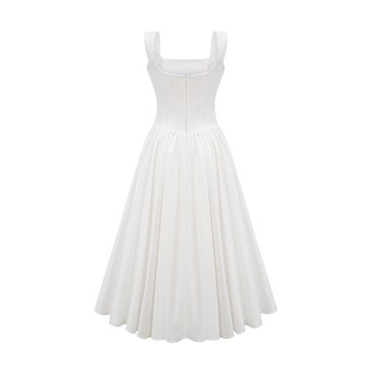 Weisses plissiertes Korsettkleid mit dem Namen Sadie