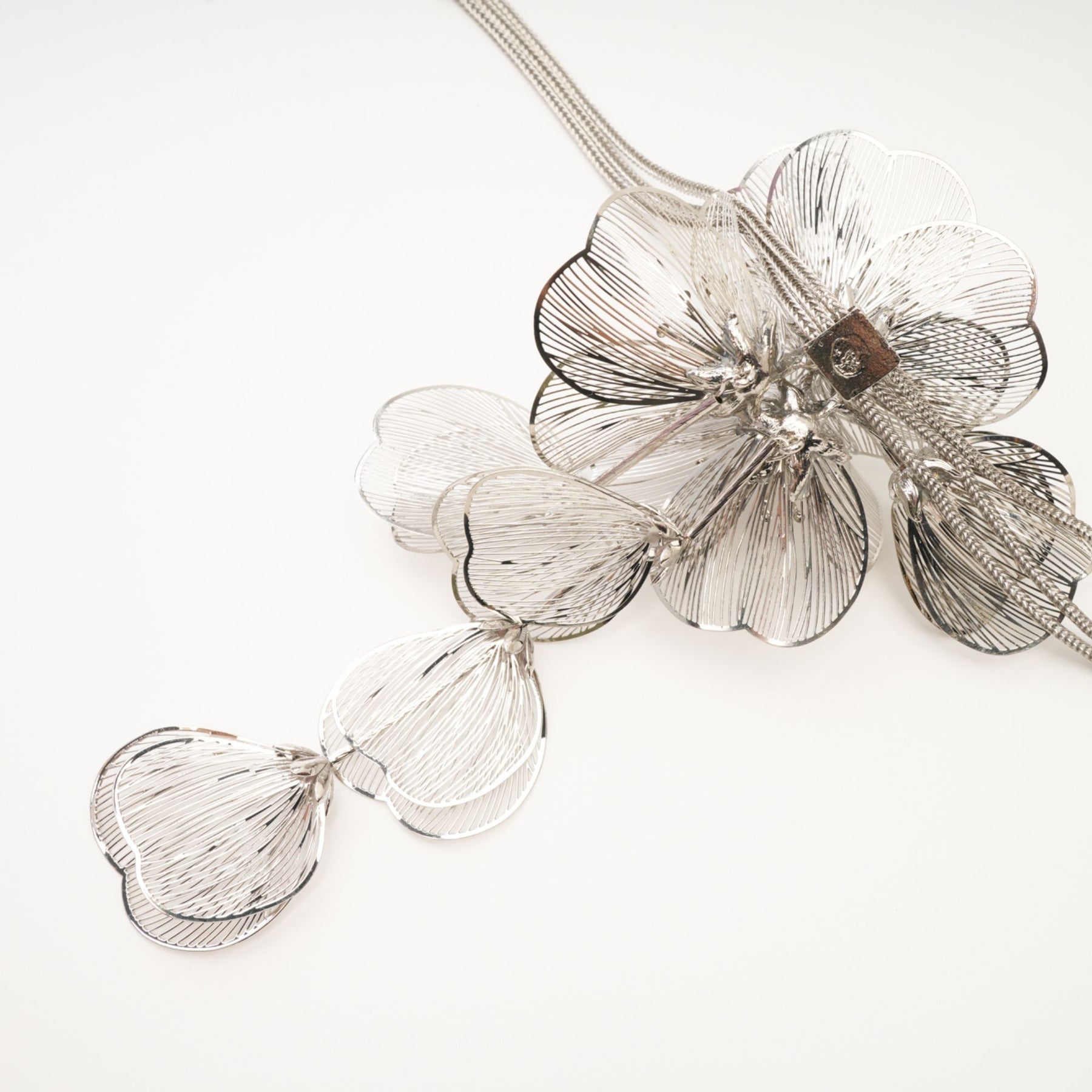 Josefina floralappliqué necklace