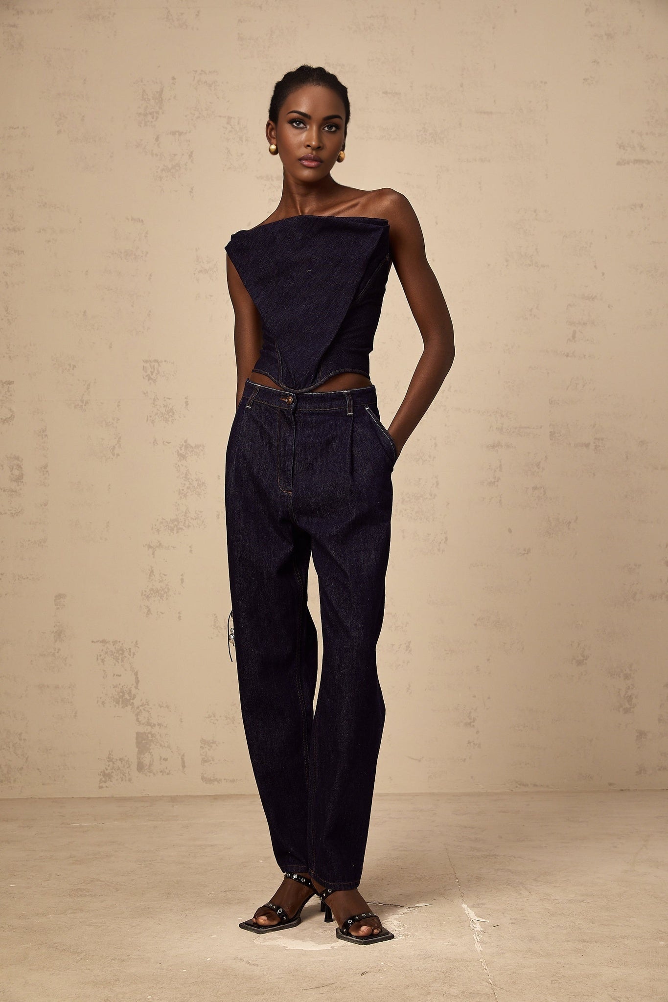 A dark blue offshoulder denim top from Kleber with a loose fit and frayed edges