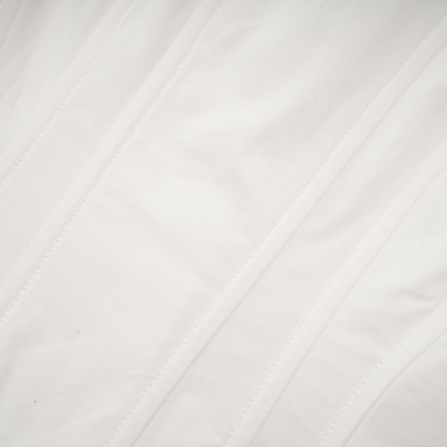 Weisses plissiertes Mini Hemdkleid mit taillierter Taille von Orlane