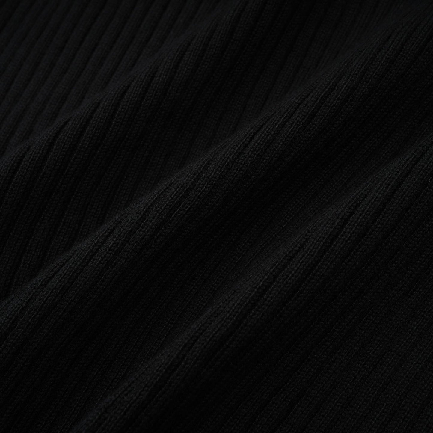 Émilie twistdetail highneck top